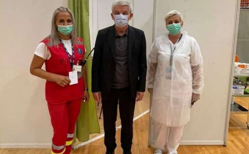 Šefik Džaferović se vakcinisao u Zenici