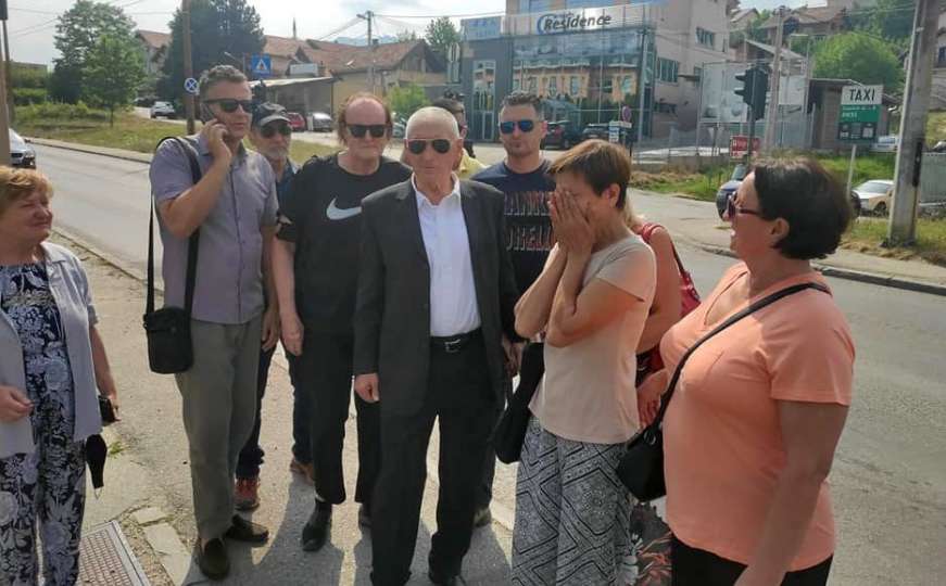 Građani došli pred Sud BiH da daju podršku komandantu Vikiću, bilo je i suza