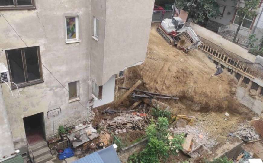 U Beogradu se urušila zgrada, slijedi evakuacija stanara: Pogledajte prvi snimak 