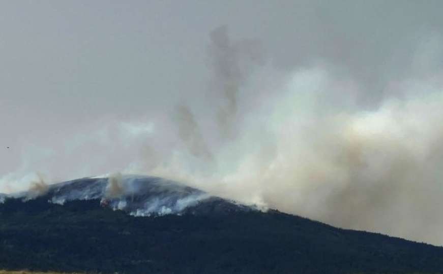 I dalje aktivan požar kod Kupresa: Gorilo 1500 hektara minirane površine