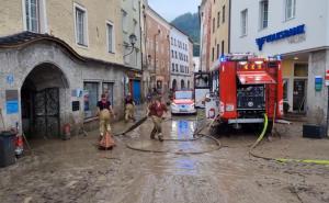 Austrija nakon nevremena: Gradovi zatrpani muljem i blatom...