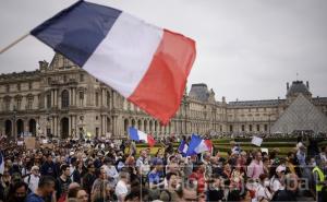 Masovni protesti u Francuskoj, uništeni centri za vakcinaciju