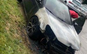 U zeničkom naselju izgorio Golf 6