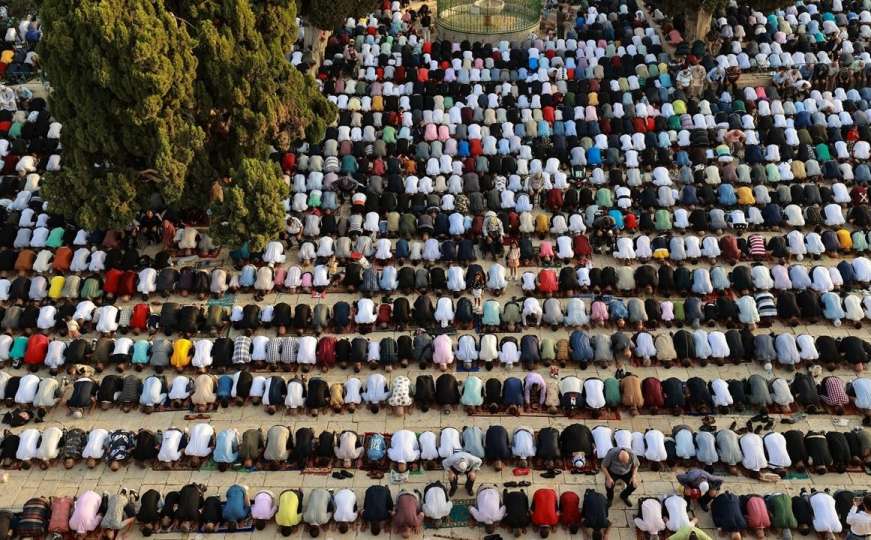 Desetine hiljada vjernika klanjalo u Al-Aksi
