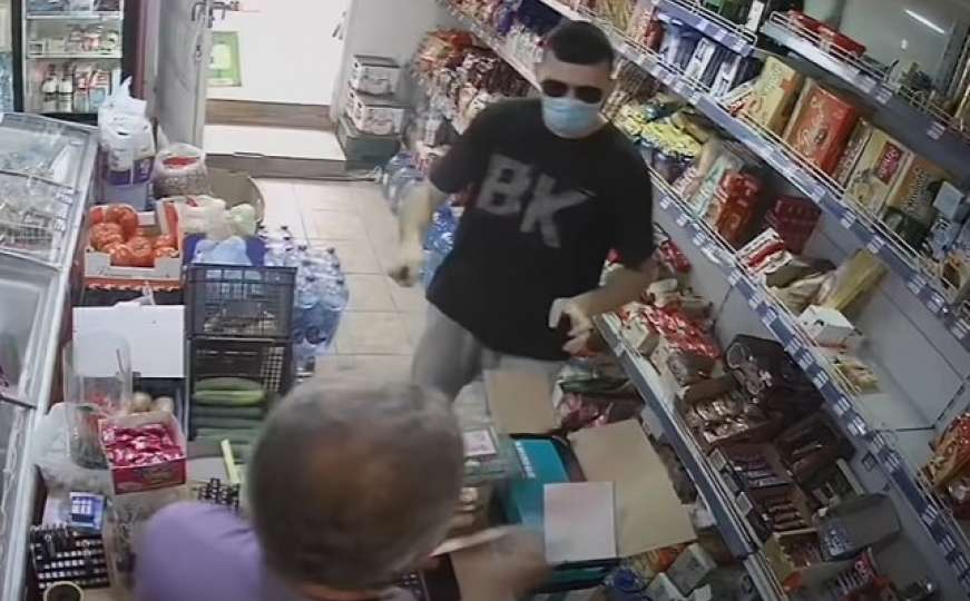 Maskirani napadač uz prijetnju nožem pokušao opljačkati trgovinu