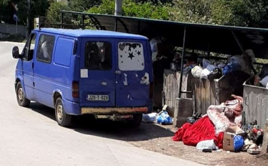 Sarajevo: Iz ovog vozila u kontejner izbačeno 15 kompletnih kurbana