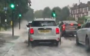 Poplave i u Londonu: Voda poplavila ulice