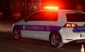 Haos u Tesliću: Na haubi vozio povrijeđenu osobu