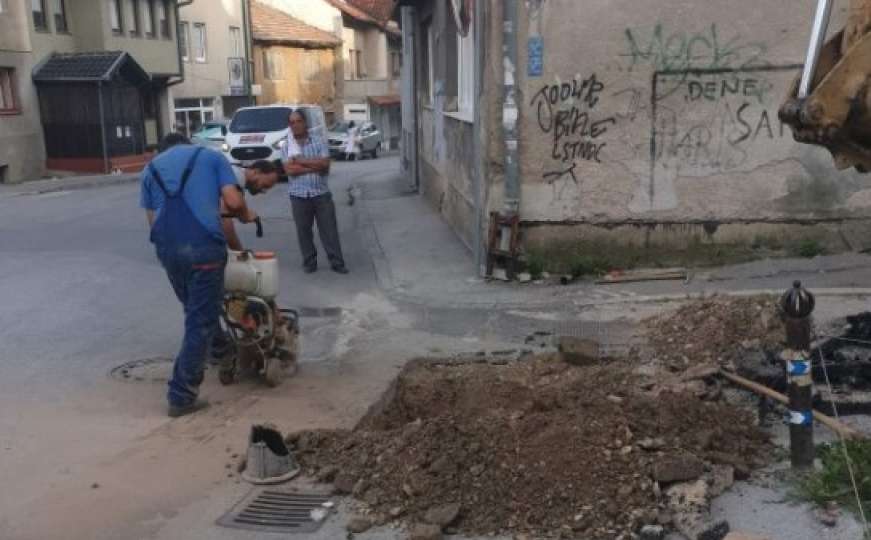 Brojne sarajevske ulice bez vode: Radnici Vodovoda na terenu