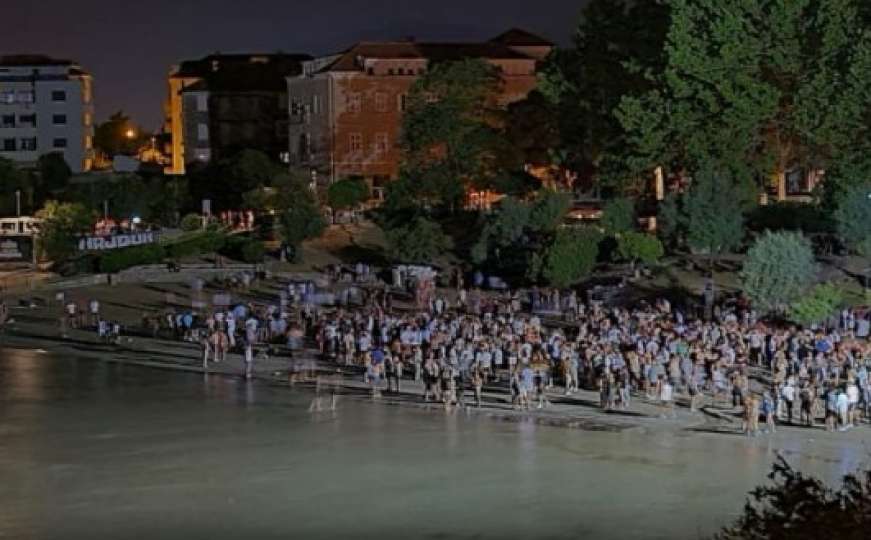Masovna okupljanja na plažama u Hrvatskoj: Pogledajte kako je sinoć bilo
