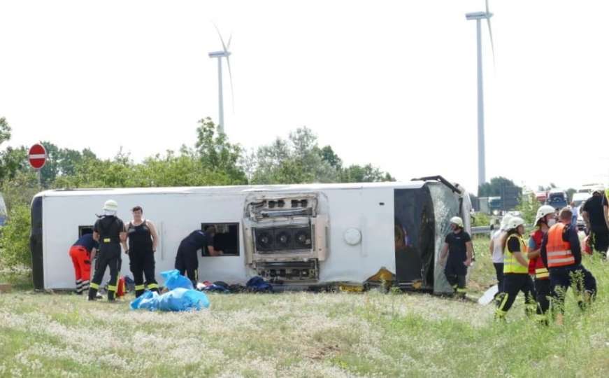 Zastrašujuća nesreća u Njemačkoj: Prevrnuo se autobus iz Srbije