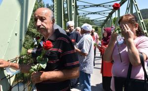 Rudo: U rijeku Lim bačeno cvijeće u znak sjećanja na 101 žrtvu zločina
