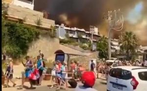 Turska: Evakuacija zbog požara, turisti pohrlili ka spasilačkim brodovima