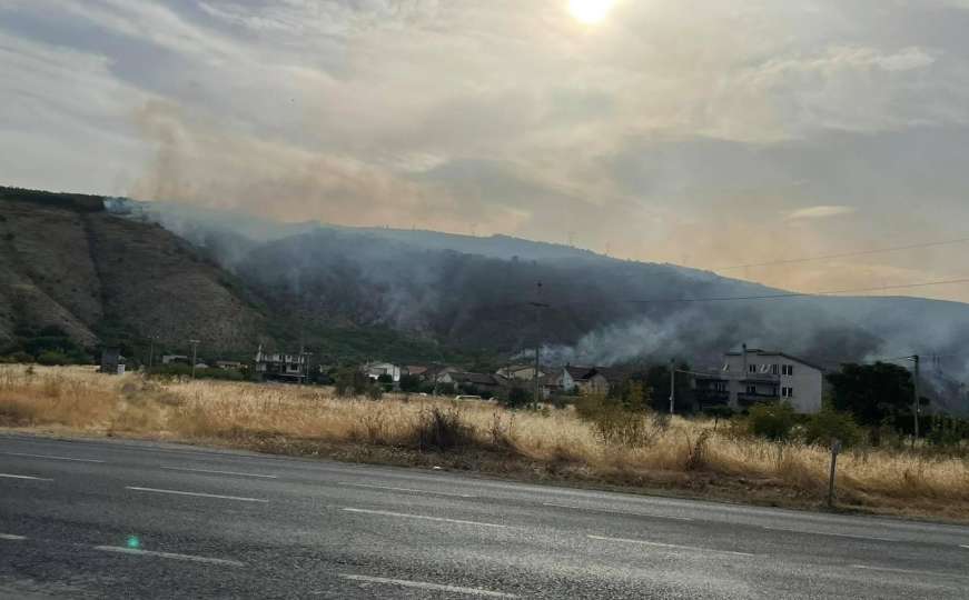 Požar bjesni kod Mostara: Vjetar otežava posao vatrogascima