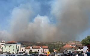 Požar kod Trogira: 24 vatrogasna vozila na terenu, stigli i kanaderi