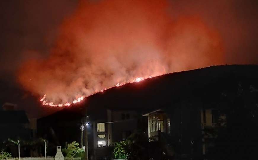 Borba s požarom kod Trogira ne prestaje: Vatrogasci zoru dočekali na terenu
