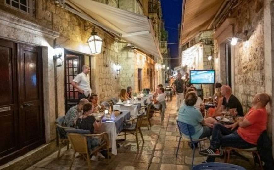 Kafić u Dubrovniku uveo pravilo o minimalnoj potrošnji: Građani šokirani!