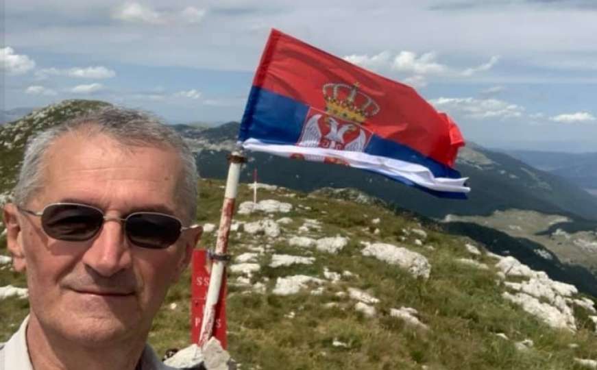 Hrvati ogorčeni: Vučićev zastupnik podigao srbijansku zastavu na Dinari