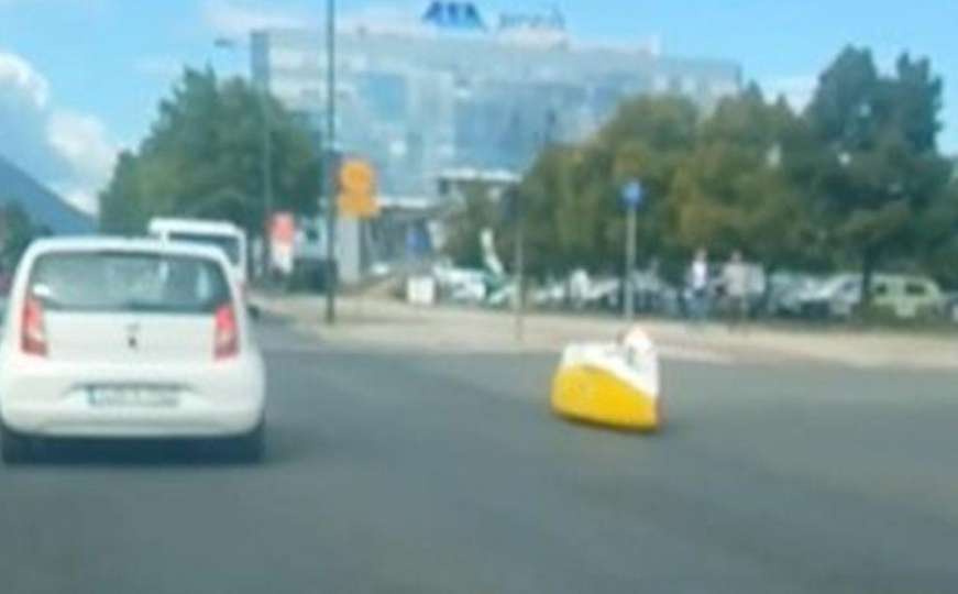 Neobično vozilo na cesti: 'Čamcem' jurili kroz Alipašino Polje