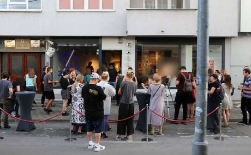 BiH: Zbog performansa dvoje nagih umjetnika reagovala policija