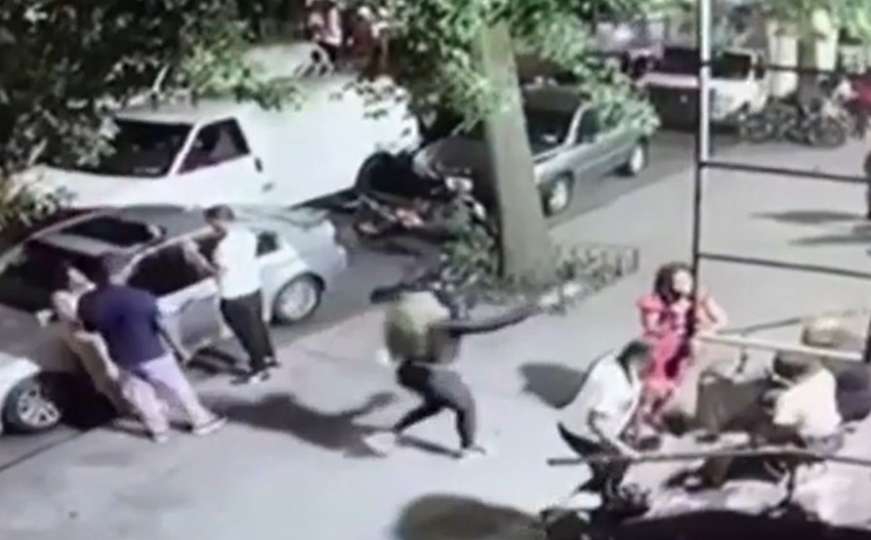 Uznemirujuće: Žena hladnokrvno upucala drugu i odšetala do auta