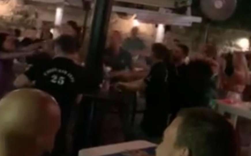 Objavljen snimak tuče u Budvi: Letjele flaše, "potezali" se i stolovi