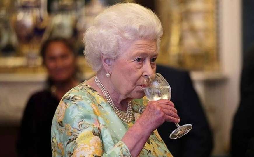 Šta pije kraljica Elizabeta u 95. godini - alkohol