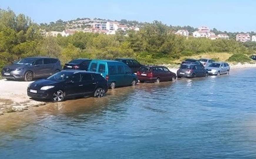 Vozila u Hrvatskoj završila u moru: Vozači nisu ni slutili šta se dogodilo