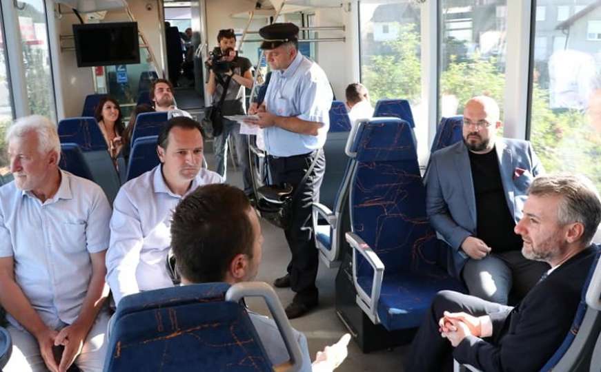 Počeo da saobraća voz do Pazarića: Forto i načelnici među prvim putnicima