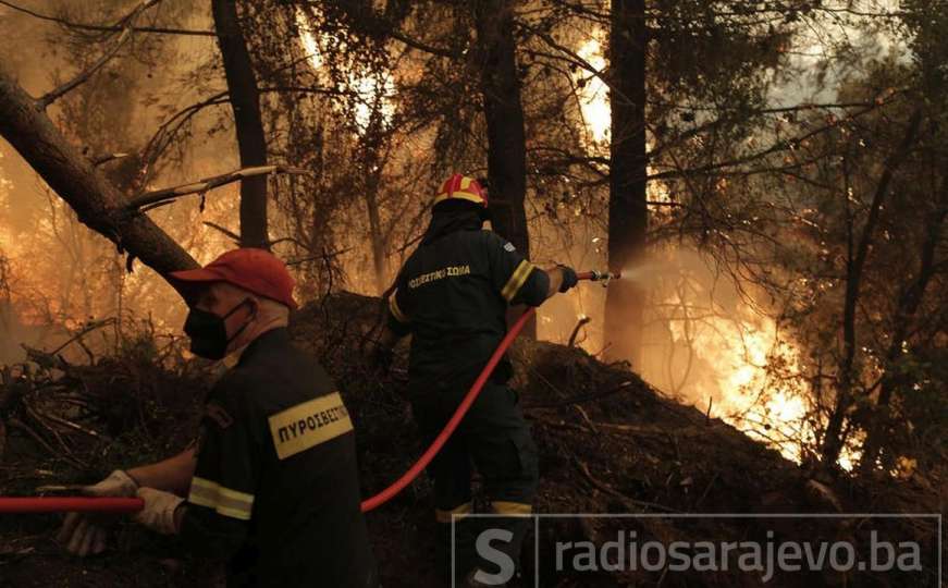 Stravične scene iz Grčke: Više od 500 požara bjesni