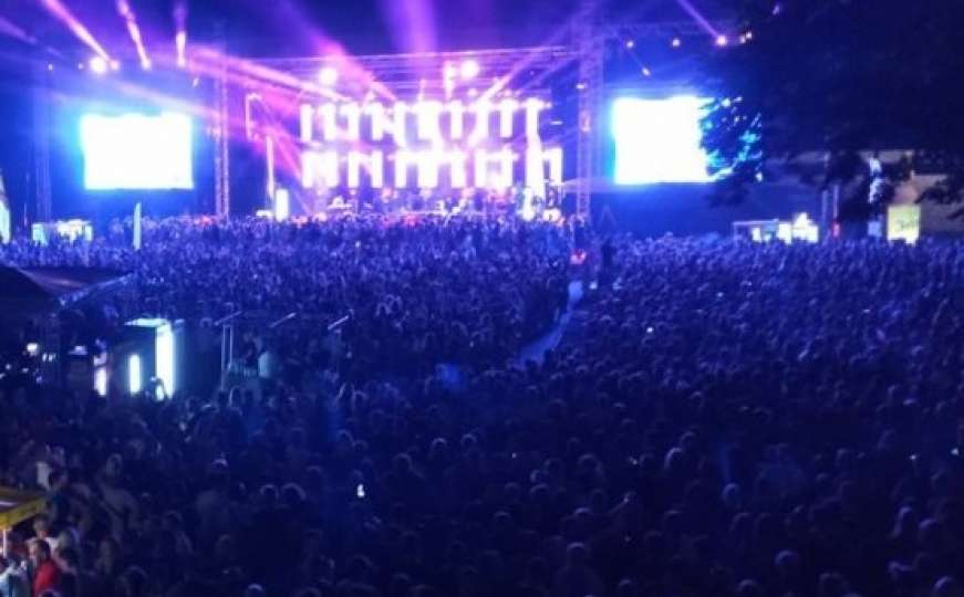 Dočekalo ga 7.000 obožavalaca: Spektakl Halida Bešlića u Banjoj Luci