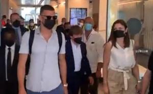 Edin i Amra stigli u Milano: Pogledajte atmosferu na aerodromu