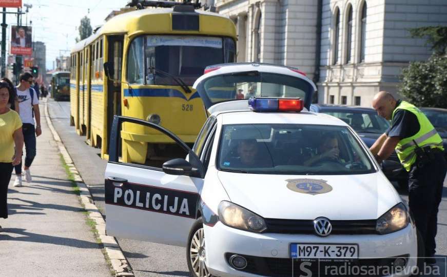 Sudar tramvaja i automobila u centru Sarajeva: Jedna osoba povrijeđena