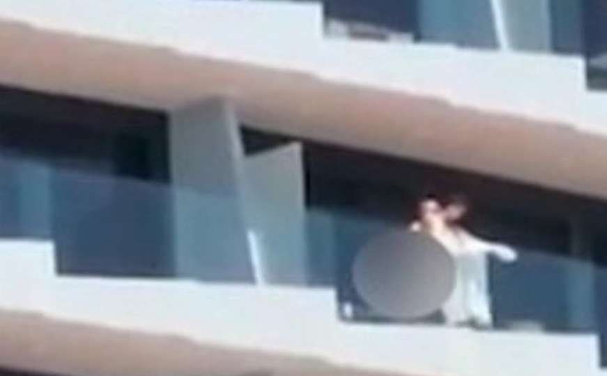 Split: Prepustili se strastima na balkonu hotela 