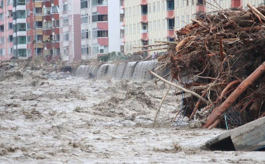 U poplavama u Turskoj stradalo 27 osoba