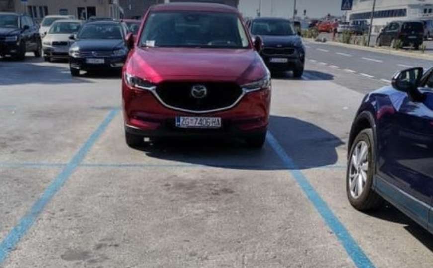 Fotografija iz Zadra postala viralna: Kako se tamo 'čuva' parking mjesto?  