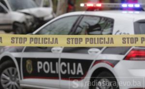 Nesreća u Sarajevu: Automobil sletio s ceste, dvije osobe prebačene na KUM