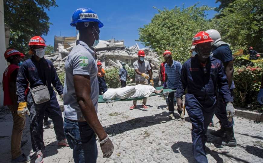 Raste broj poginulih u zemljotresu na Haitiju