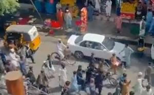 Dramatični protesti u Afganistanu: Demonstranti skinuli zastavu talibana, ima mrtvih...