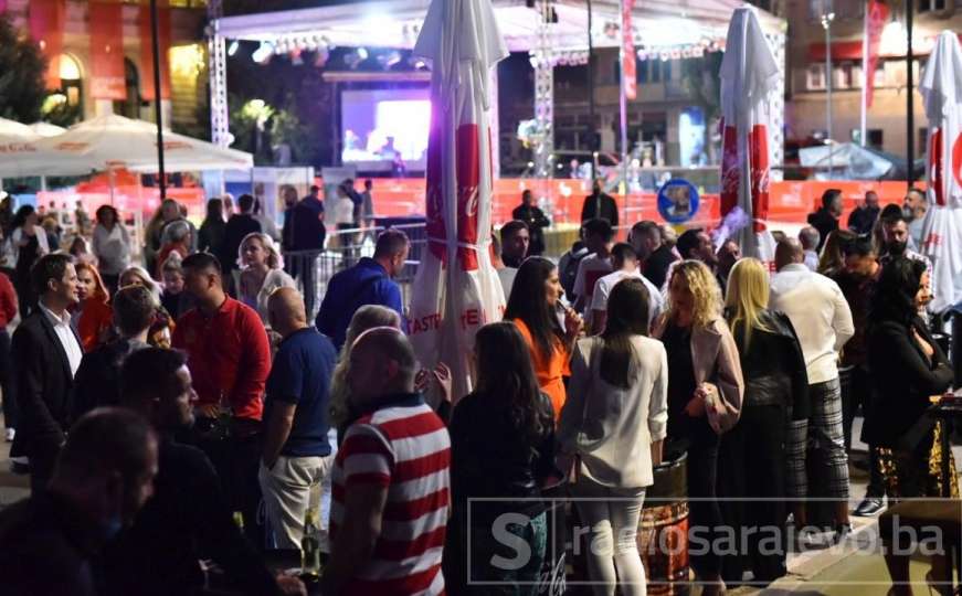 Festivalska ulica u srijedu navečer: Sarajevo u najboljem svjetlu