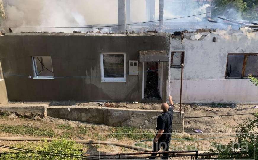 Novi detalji požara u Buća Potoku: Izgorjelo šest baraka, šteta ogromna
