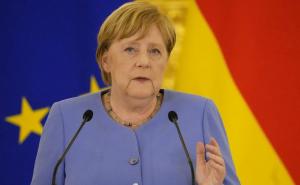 Merkel: Trebali bismo pokušati pregovarati s talibanima