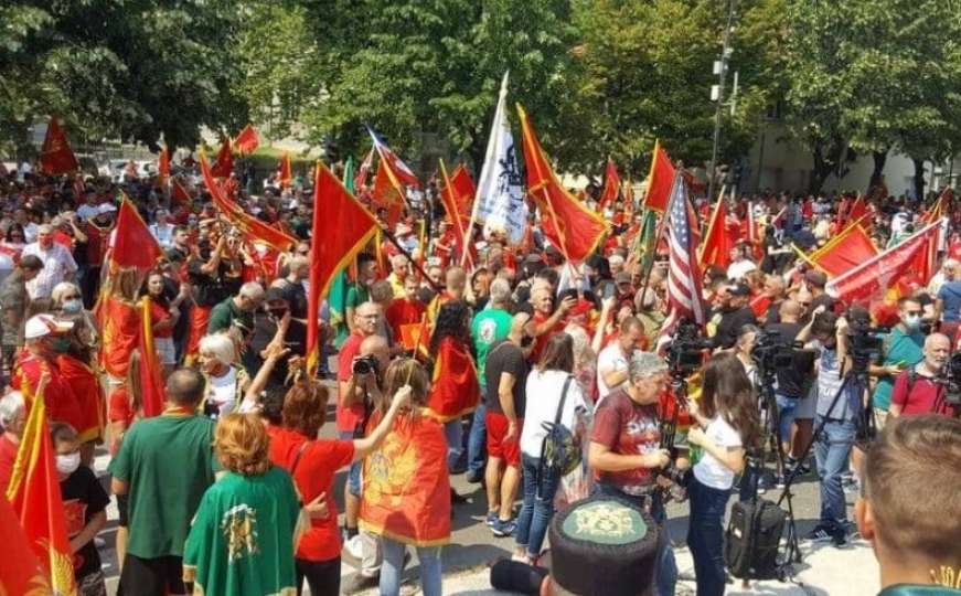 Protesti na Cetinju: "Nećemo dozvoliti utapanje u srpski svet"