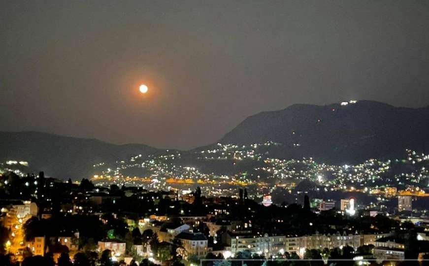 Mjesec iznad Bosne i to u boji narandže