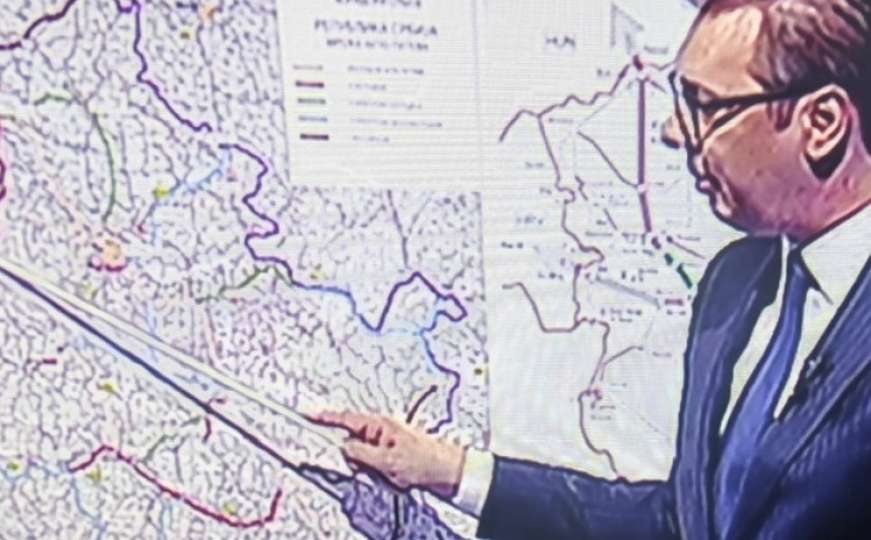 Vučić izvadio štapić pa postao viralni hit: 'Kad pokazujem gde sve imam nekretnine'