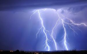 Bangladeš: Sedam mladih osoba preminulo od udara gromova 