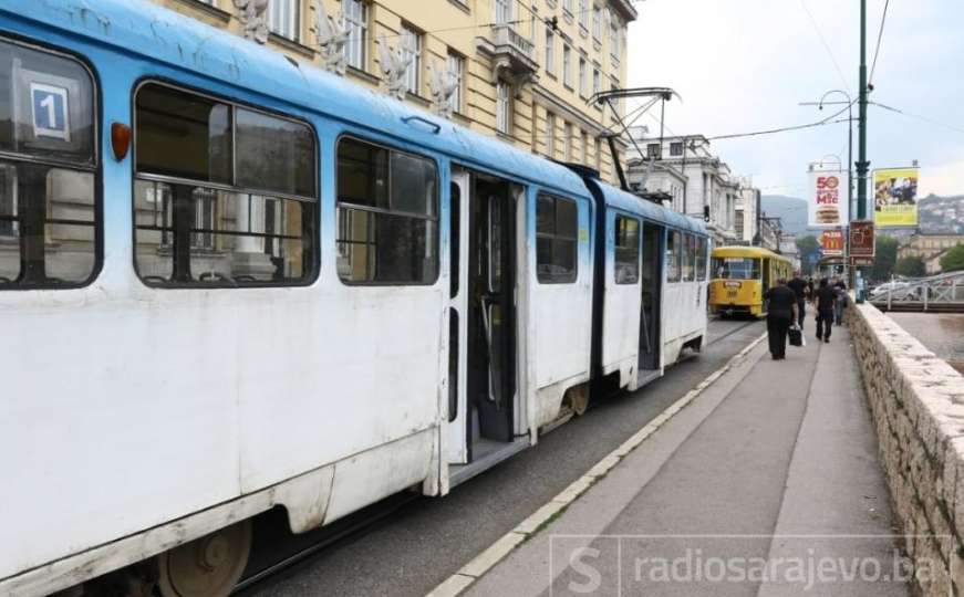 Udes u Sarajevu, tramvaji nisu radili, stvorile se velike gužve 