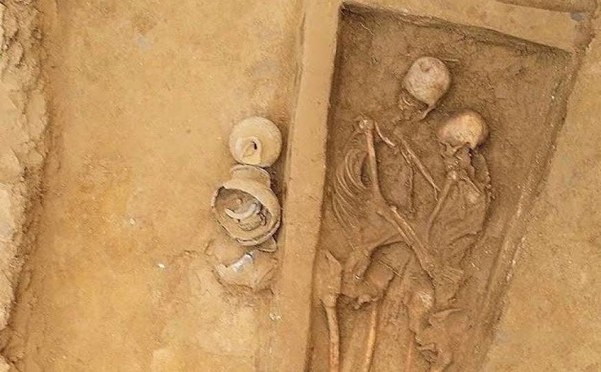 Vječni zagrljaj: U Kini otkriveni posmrtni ostaci ljubavnika stari 1.500 godina