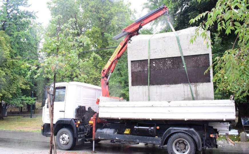 Uklonjena kućica iz Titove ulice koja je izazvala buru komentara