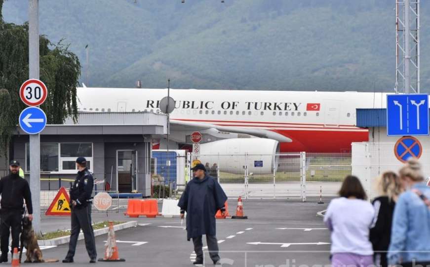 Erdogan stigao u Sarajevo: Dva aviona iz Turske sletjela na aerodrom